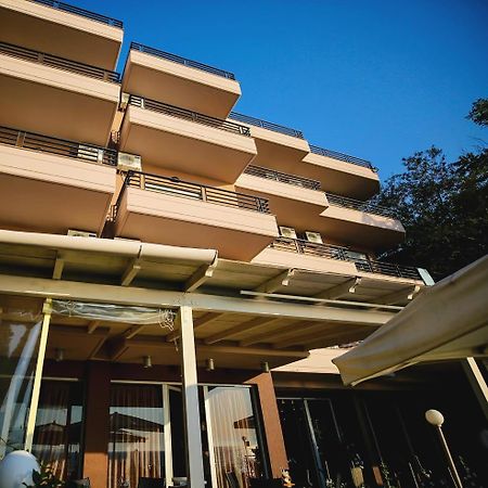Ambasador Hotel Vlore Ngoại thất bức ảnh
