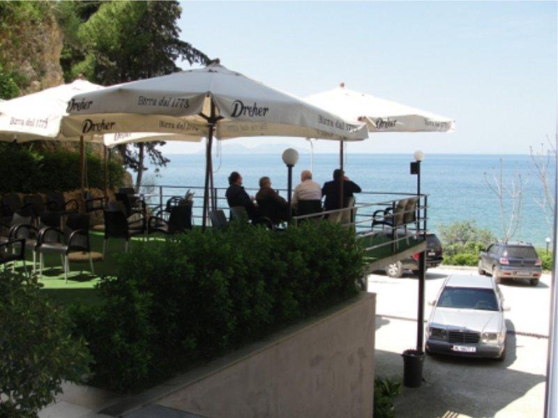 Ambasador Hotel Vlore Ngoại thất bức ảnh