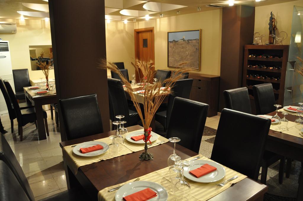 Ambasador Hotel Vlore Ngoại thất bức ảnh