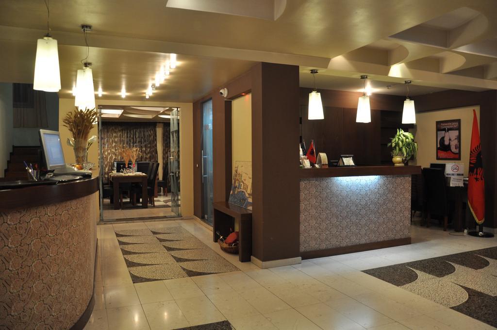 Ambasador Hotel Vlore Ngoại thất bức ảnh