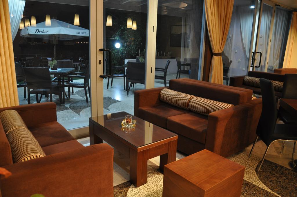 Ambasador Hotel Vlore Ngoại thất bức ảnh