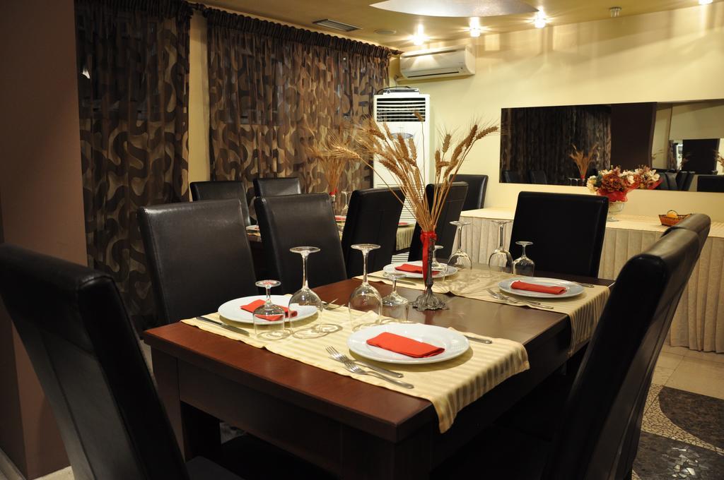 Ambasador Hotel Vlore Ngoại thất bức ảnh