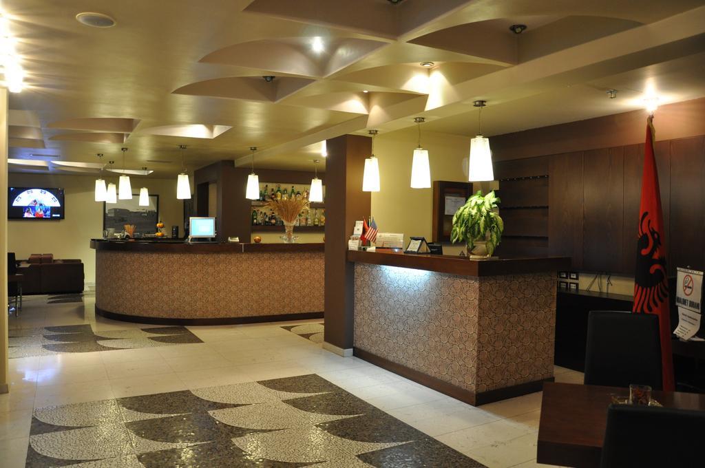 Ambasador Hotel Vlore Ngoại thất bức ảnh