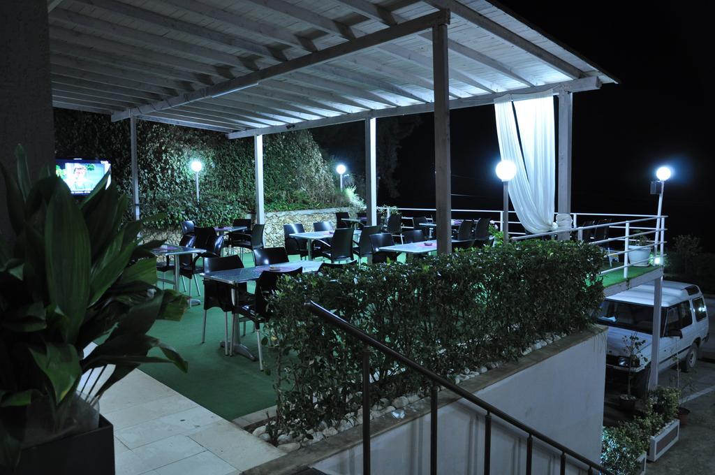 Ambasador Hotel Vlore Ngoại thất bức ảnh