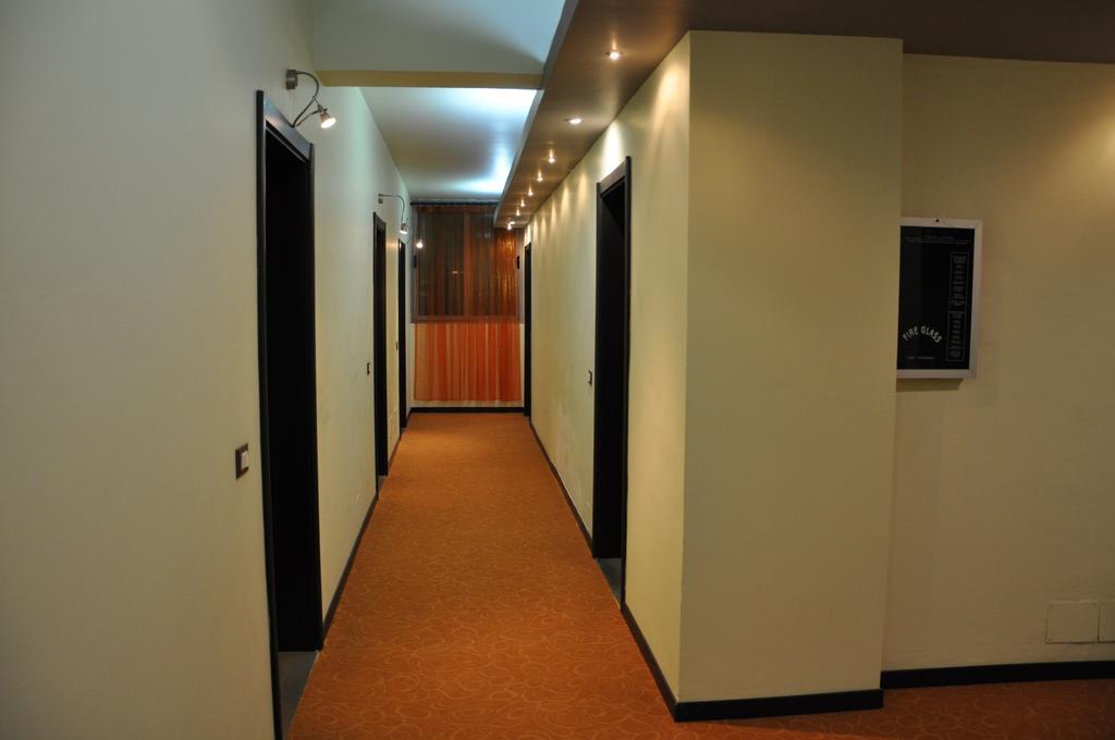 Ambasador Hotel Vlore Ngoại thất bức ảnh