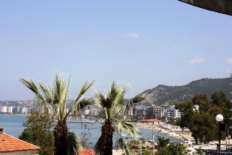 Ambasador Hotel Vlore Ngoại thất bức ảnh