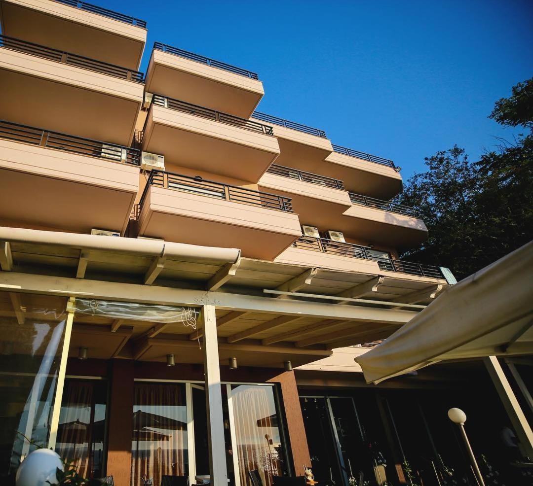 Ambasador Hotel Vlore Ngoại thất bức ảnh