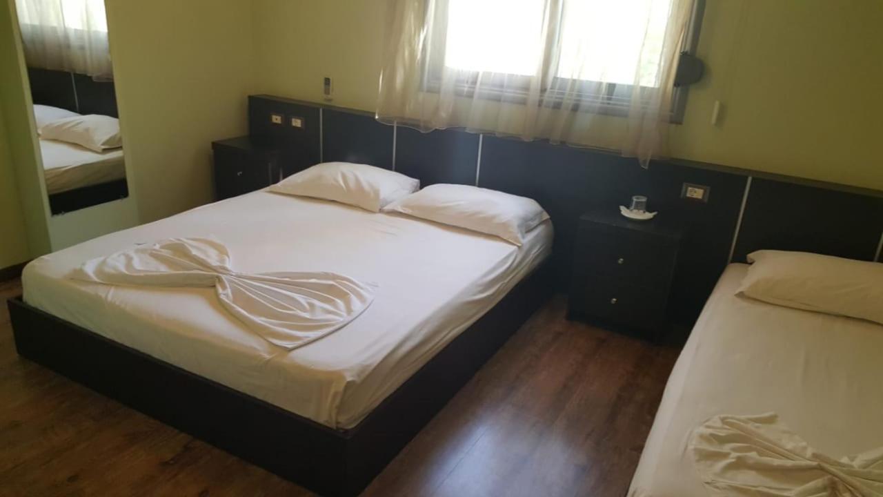 Ambasador Hotel Vlore Phòng bức ảnh